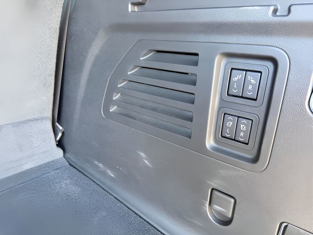 Used 2025 Chevrolet Traverse RS w/ LPO, Floor Liner Package AWD/4WD image 37