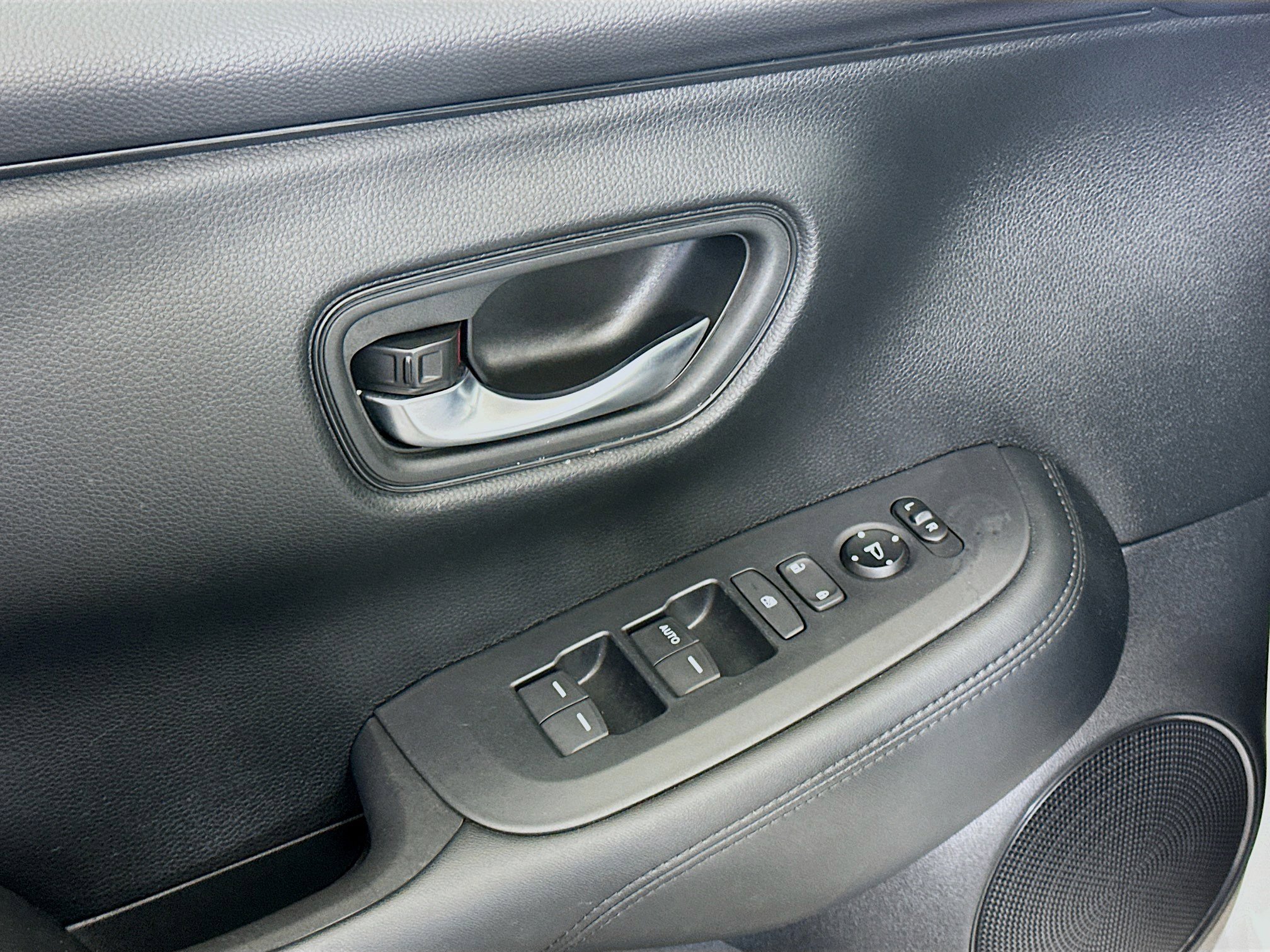 Used 2023 Honda HR-V LX image 15