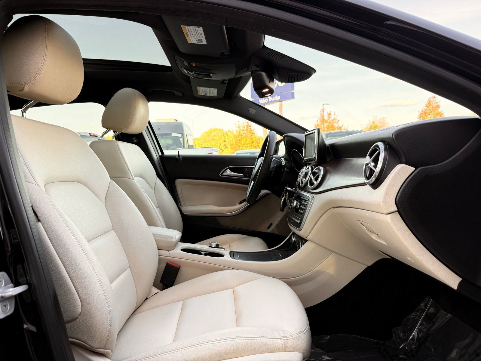 Used 2015 Mercedes-Benz GLA 250 4MATIC image 28