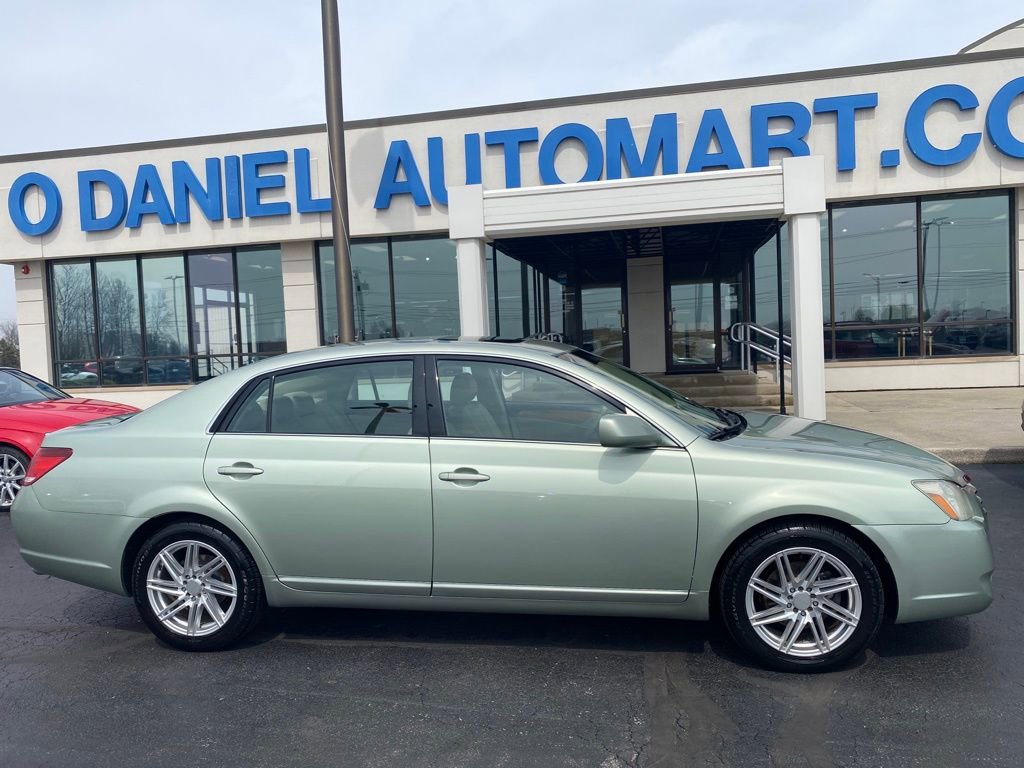 Used 2006 Toyota Avalon XLS image 2