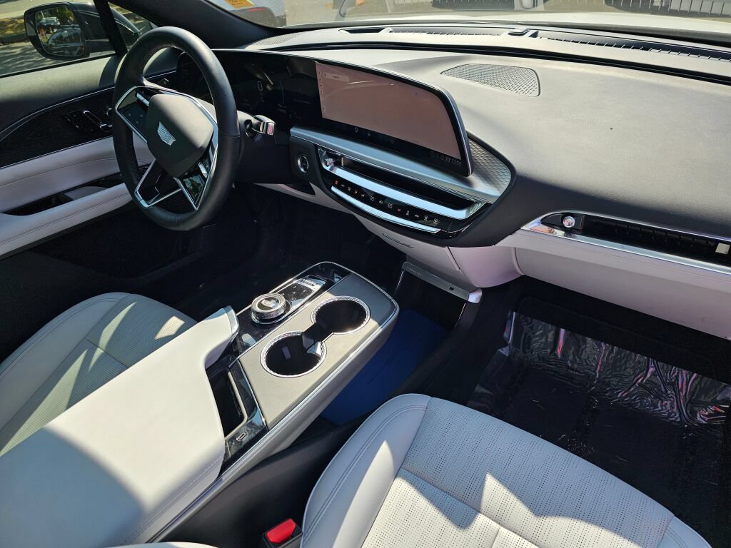 Used 2024 Cadillac Lyriq Luxury AWD/4WD image 31
