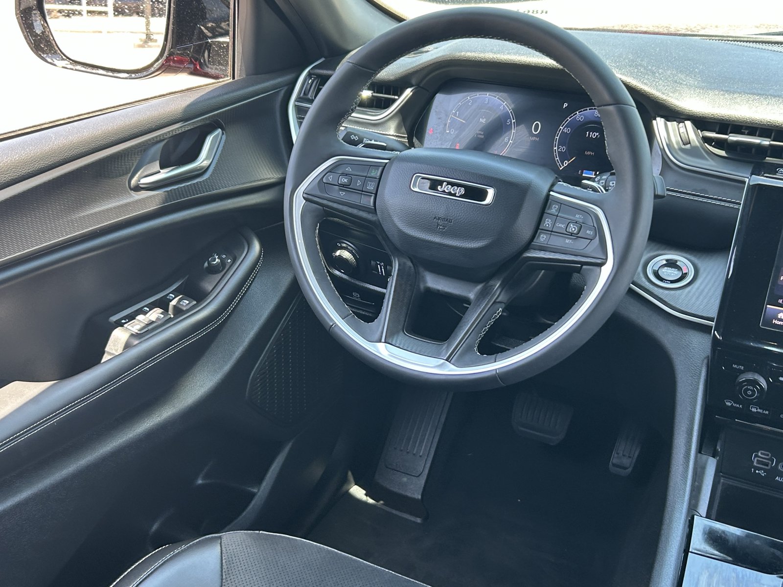 Used 2024 Jeep Grand Cherokee L Altitude AWD/4WD image 17