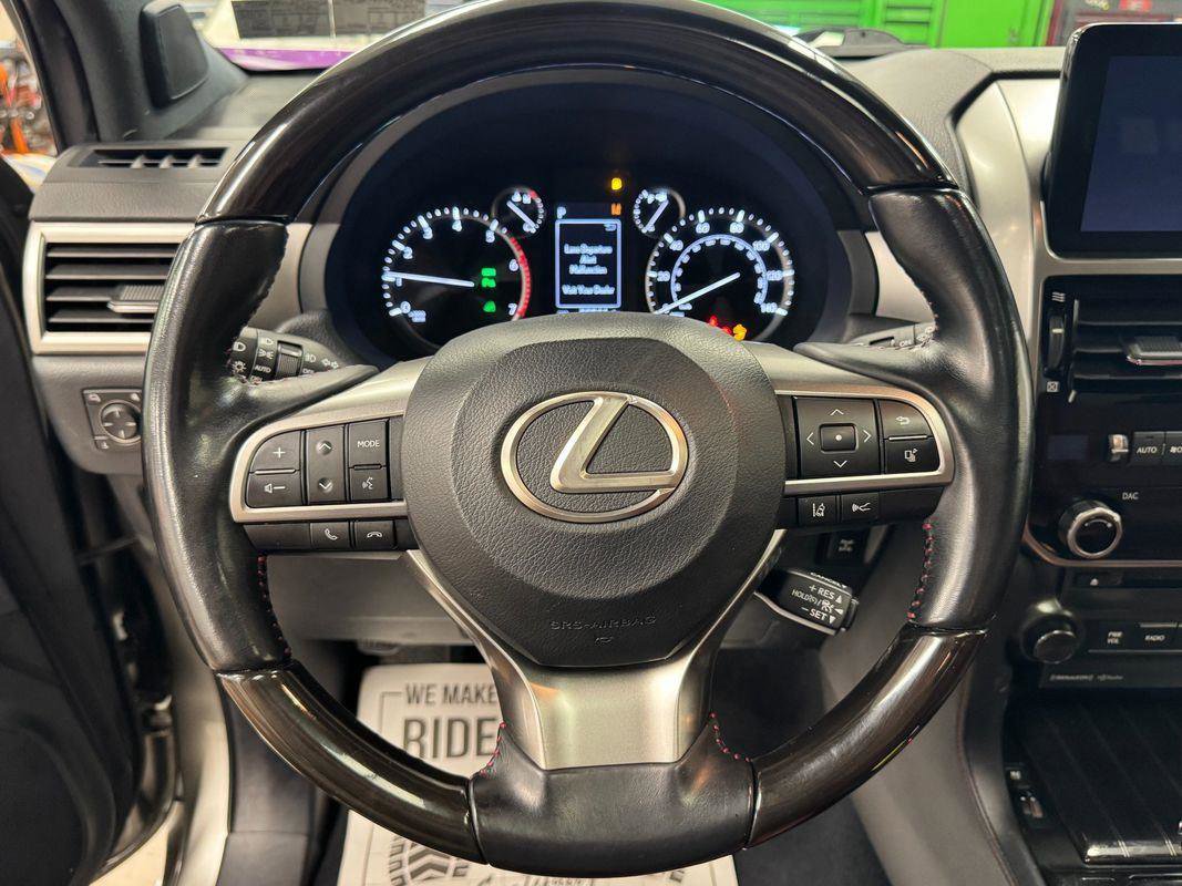 Used 2022 Lexus GX 460 Premium w/ Premium Package image 5