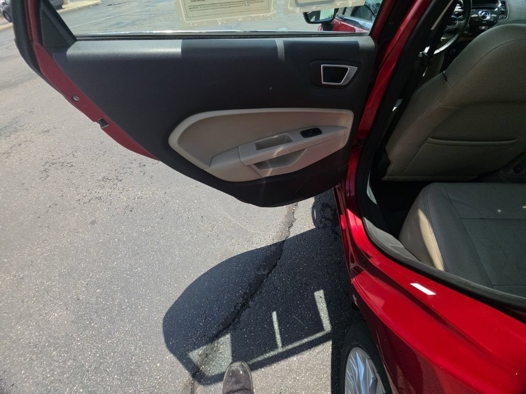 Used 2016 Ford Fiesta Titanium FWD image 26