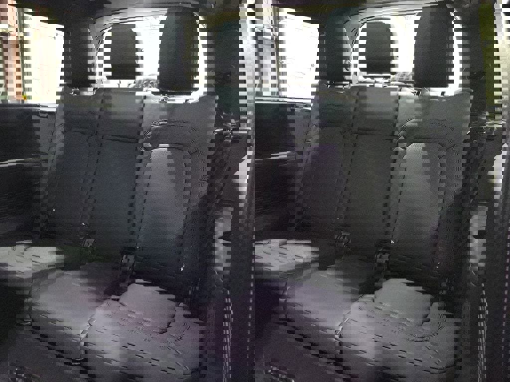 New 2026 Land Rover Defender 130 X-Dynamic SE image 27