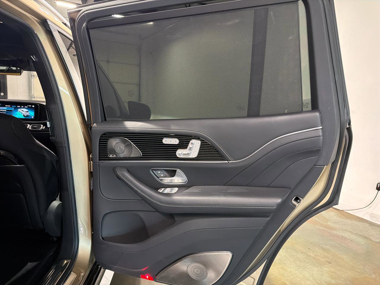 Used 2023 Mercedes-Benz Maybach GLS 600 4MATIC image 37