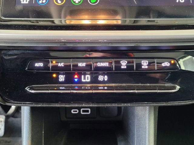 Used 2023 Chevrolet Bolt EUV LT w/ Driver Confidence Package image 21