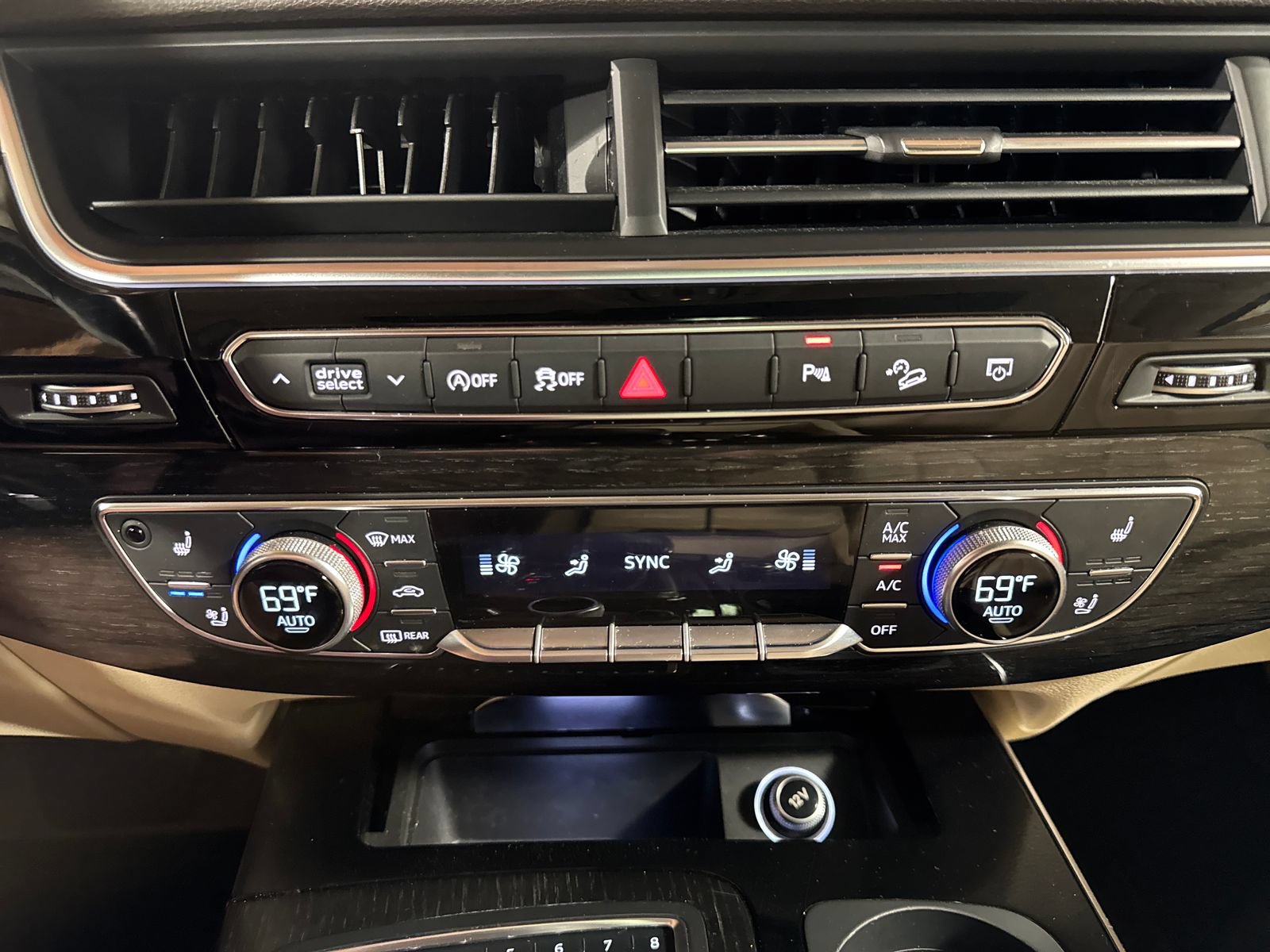 Used 2019 Audi Q7 3.0T Premium Plus w/ Premium Plus Package AWD/4WD image 19