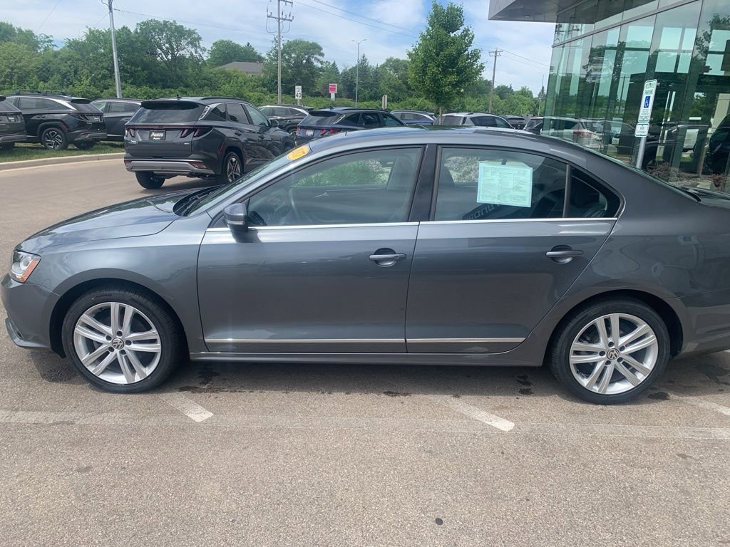 Used 2017 Volkswagen Jetta SEL FWD image 2