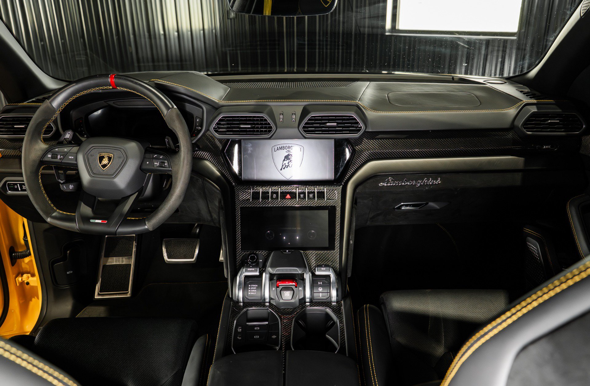 Used 2024 Lamborghini Urus Performante AWD/4WD image 25