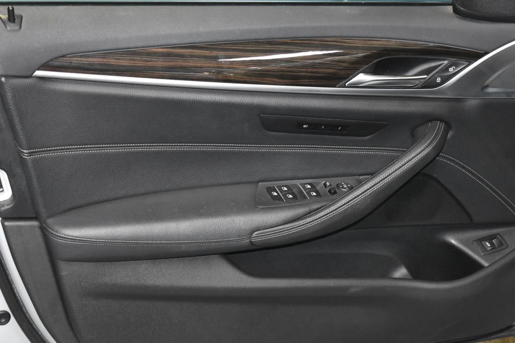 Used 2019 BMW 530i w/ Convenience Package image 4