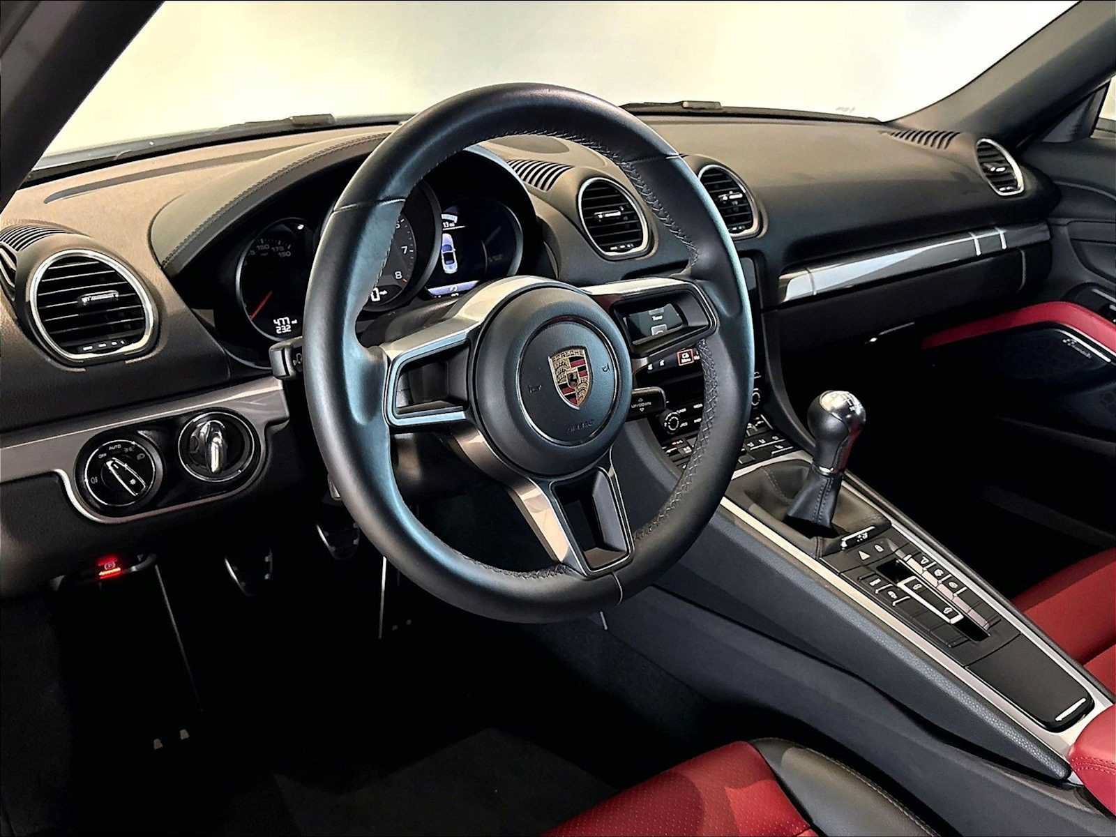 Used 2024 Porsche 718 Boxster S RWD image 8