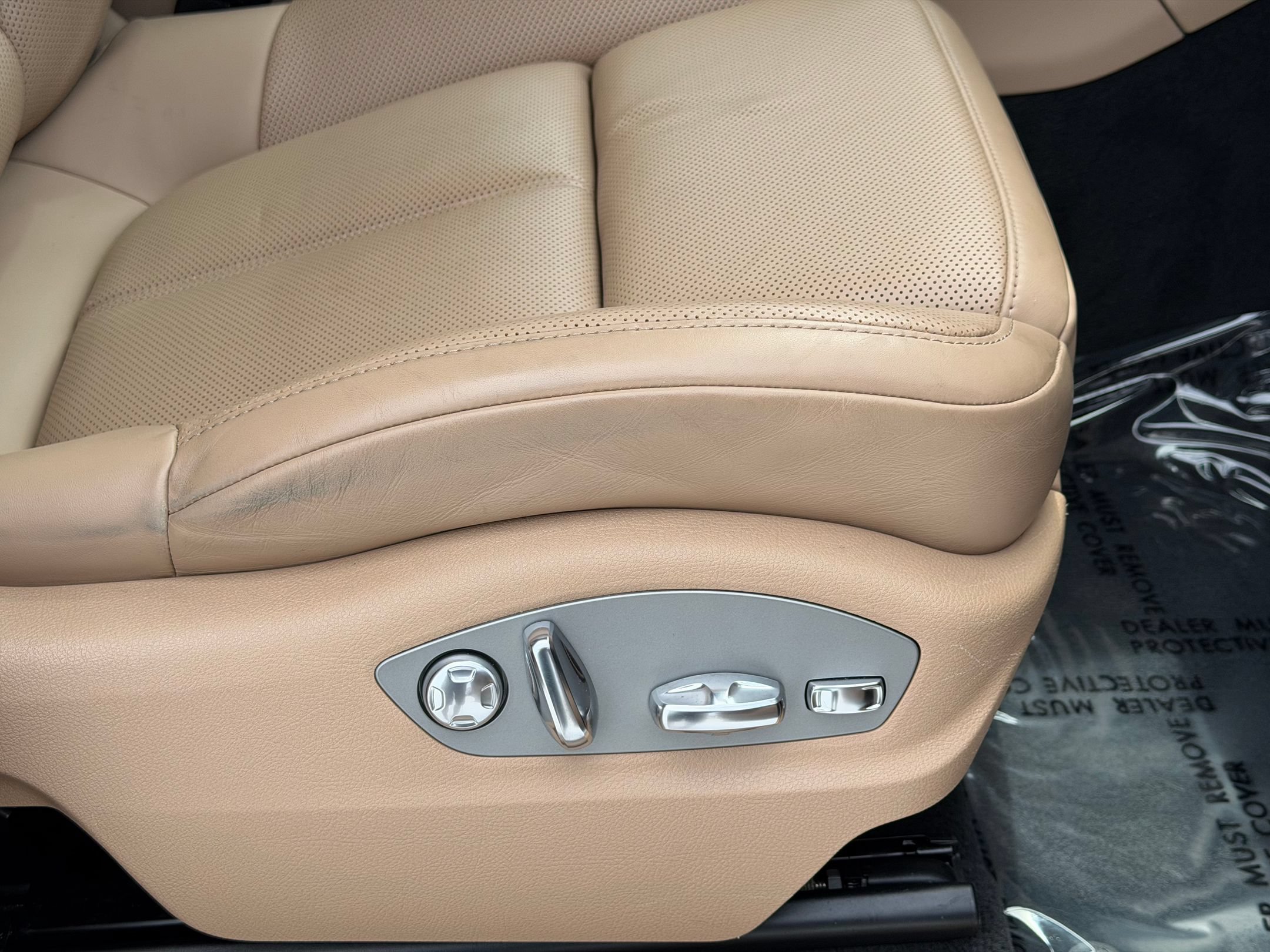 Certified 2023 Porsche Macan AWD/4WD image 16