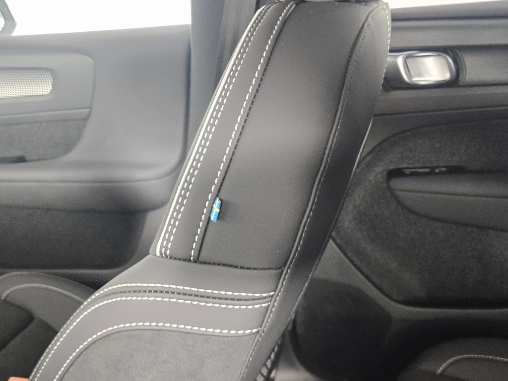 Certified 2023 Volvo XC40 B5 Ultimate w/ Climate Package image 16