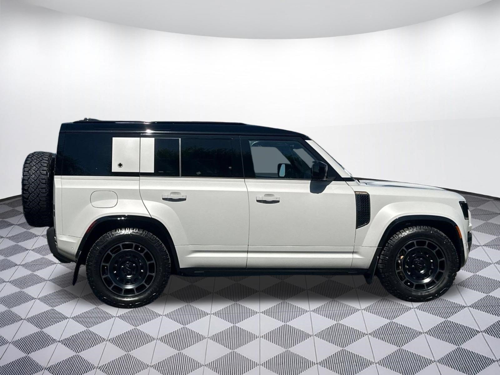 New 2026 Land Rover Defender 110 OCTA AWD/4WD image 27