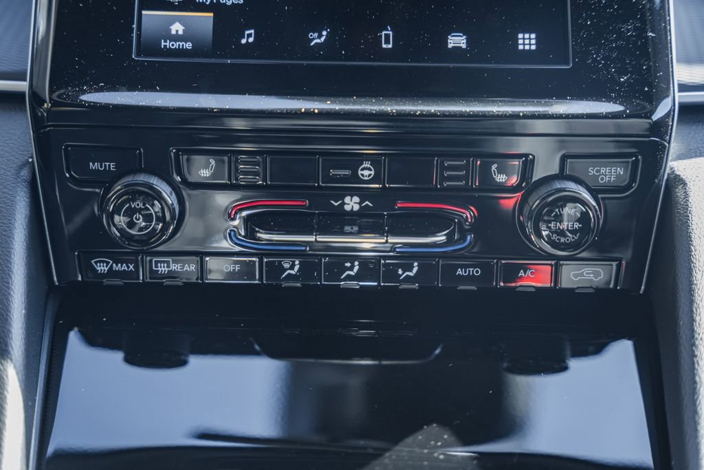 New 2025 Jeep Grand Cherokee Laredo X w/ Luxury Tech Group I image 23