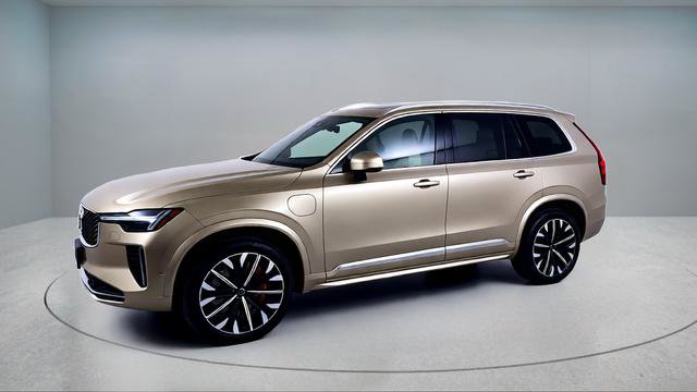 New 2026 Volvo XC90 T8 Plus w/ Protection Package Premier AWD/4WD image 3