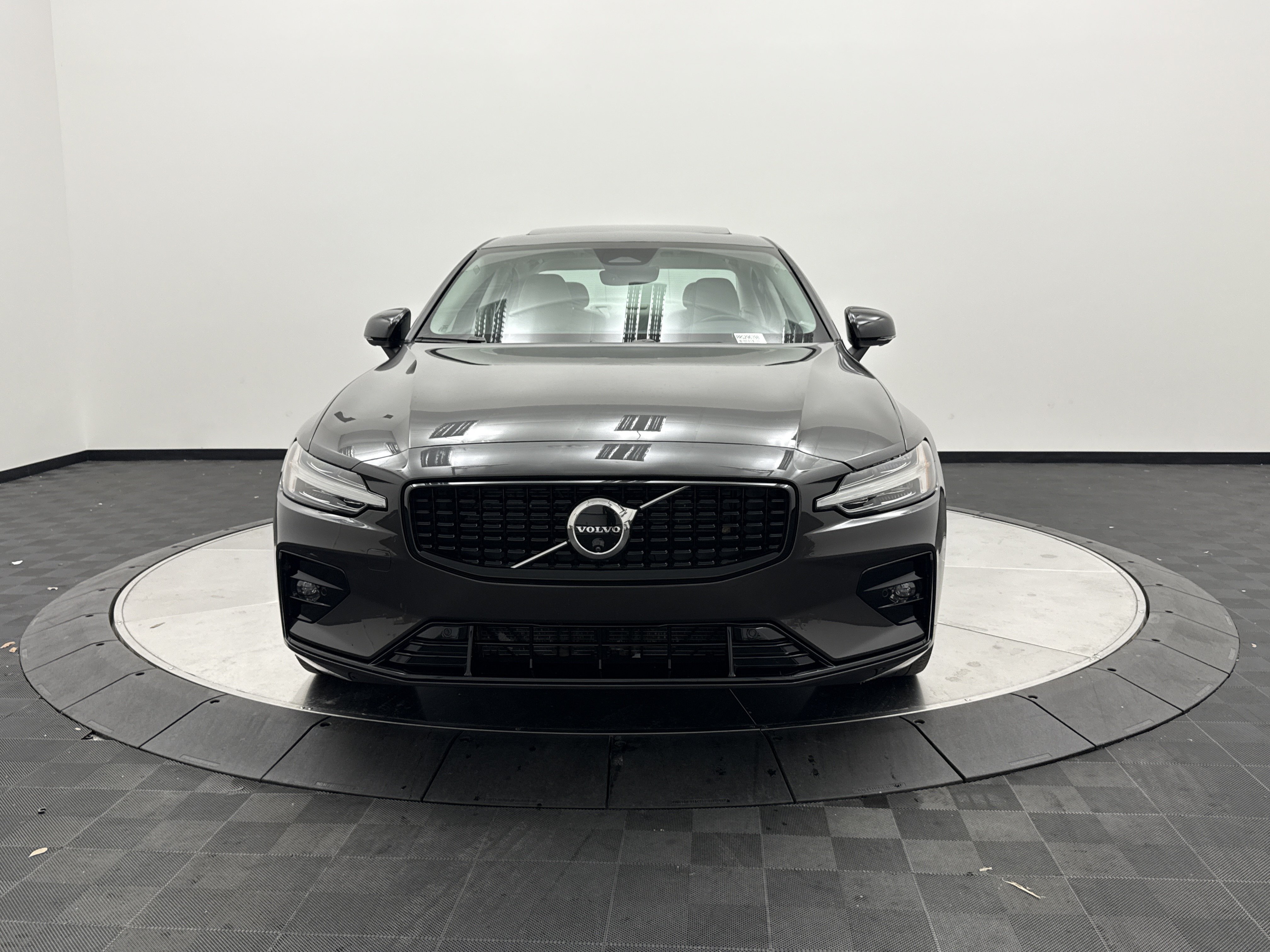 Used 2024 Volvo S60 B5 Plus AWD/4WD image 2