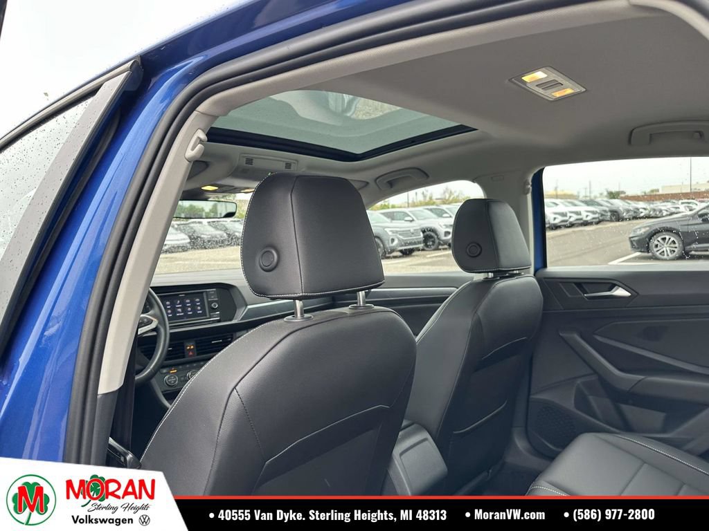 Used 2023 Volkswagen Jetta SE w/ Panoramic Sunroof Package FWD image 15