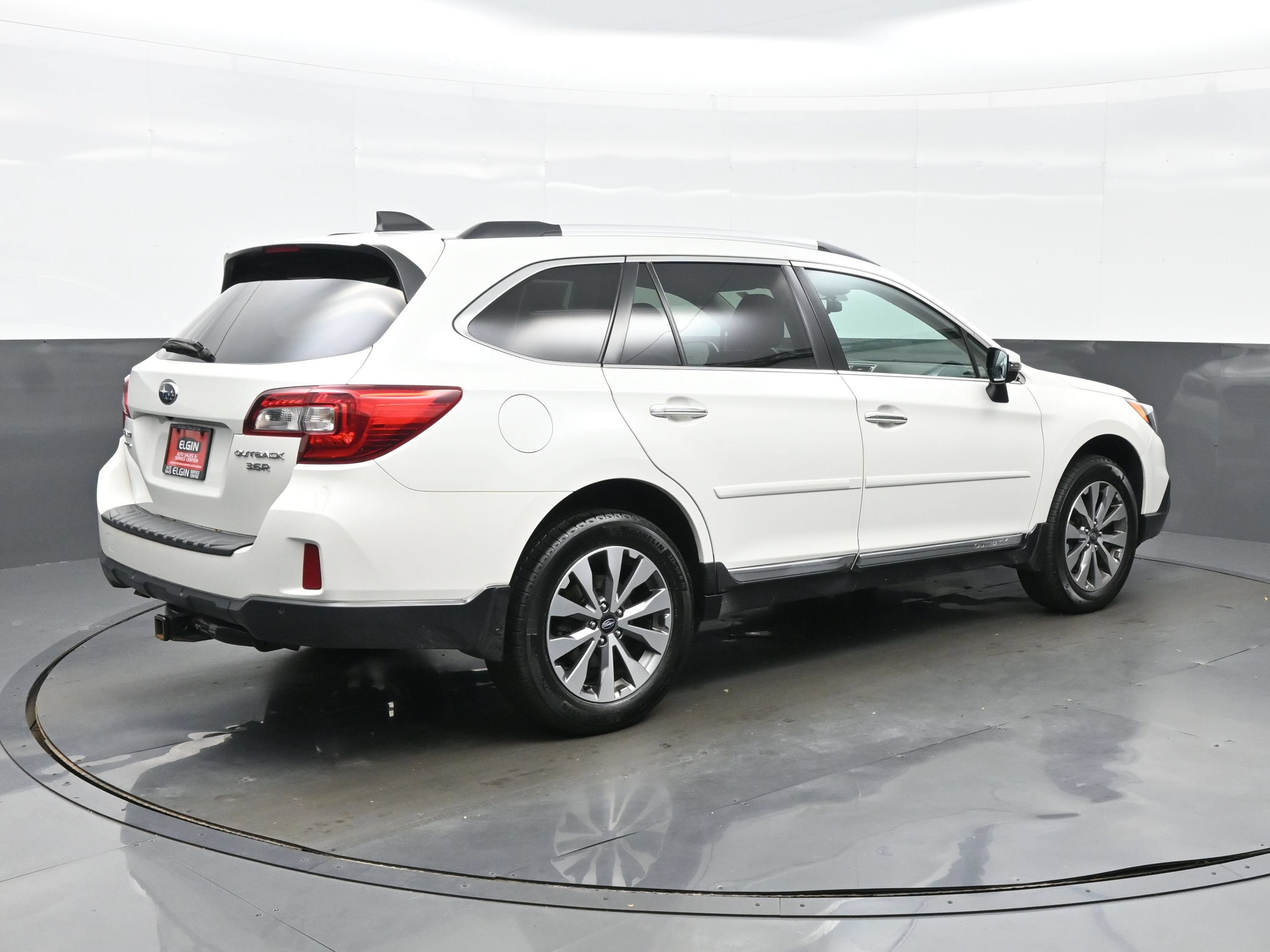 Used 2017 Subaru Outback 3.6R Touring AWD/4WD image 6
