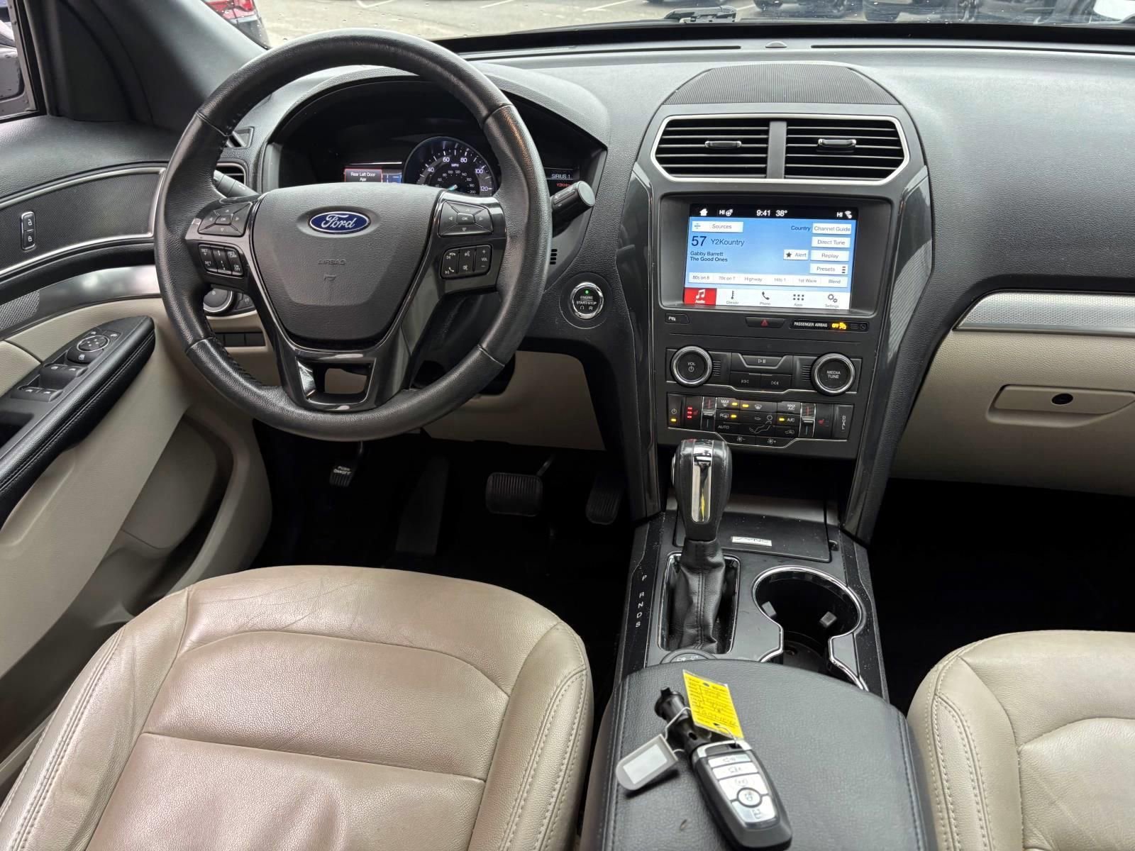 Used 2018 Ford Explorer XLT w/ Equipment Group 202A AWD/4WD image 29