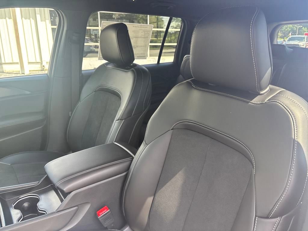 Used 2025 Jeep Grand Cherokee L Laredo AWD/4WD image 17