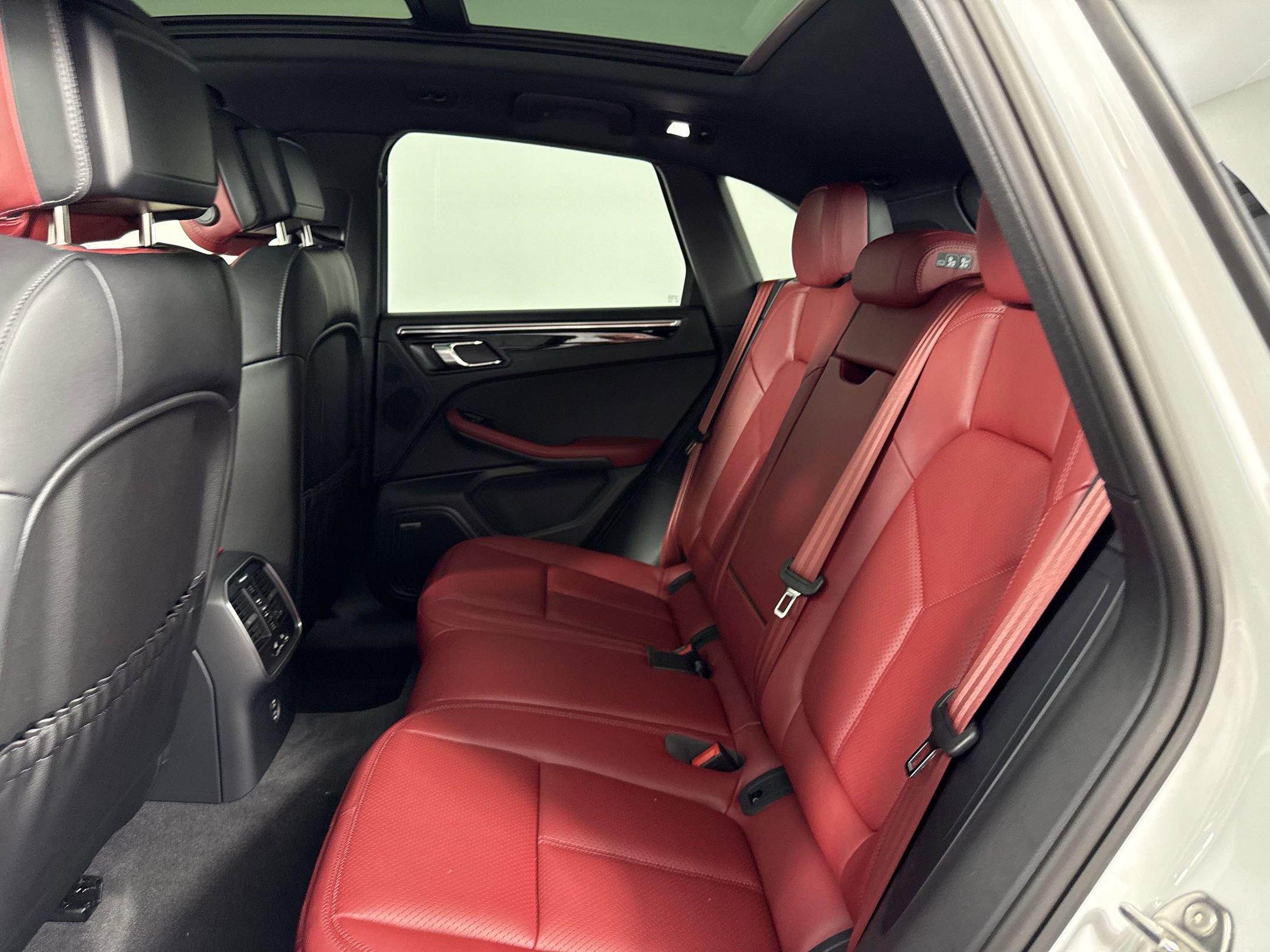 New 2025 Porsche Macan image 29