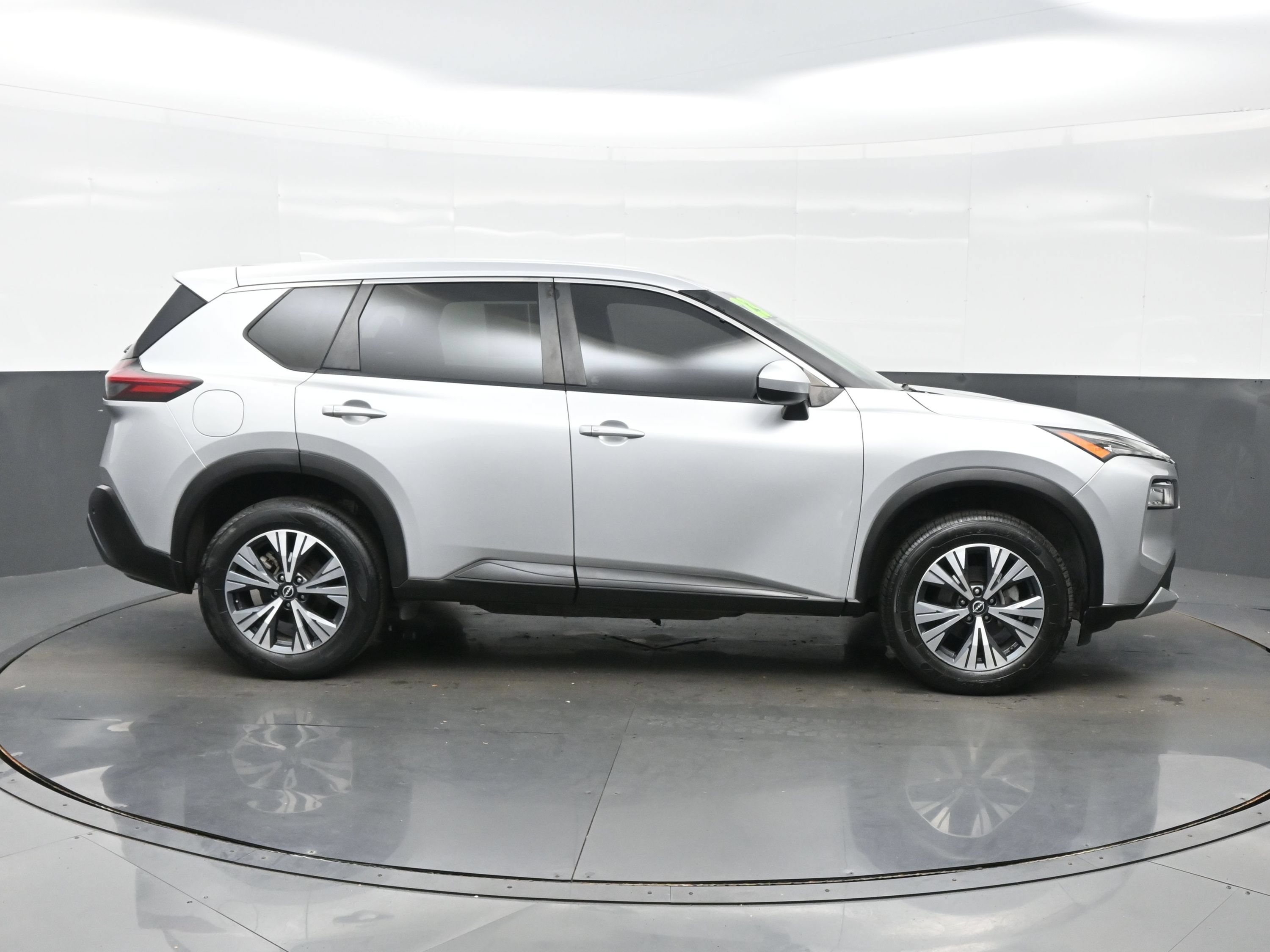 Used 2023 Nissan Rogue SV AWD/4WD image 7