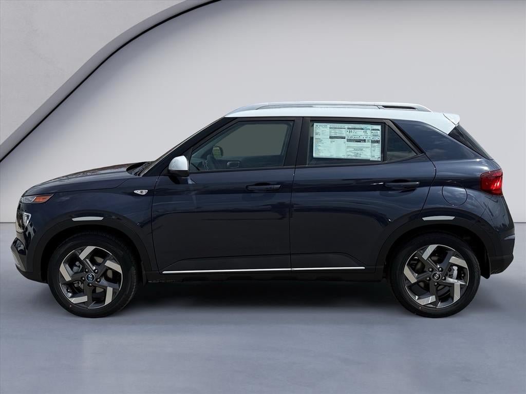 Used 2026 Hyundai Venue SEL FWD image 2