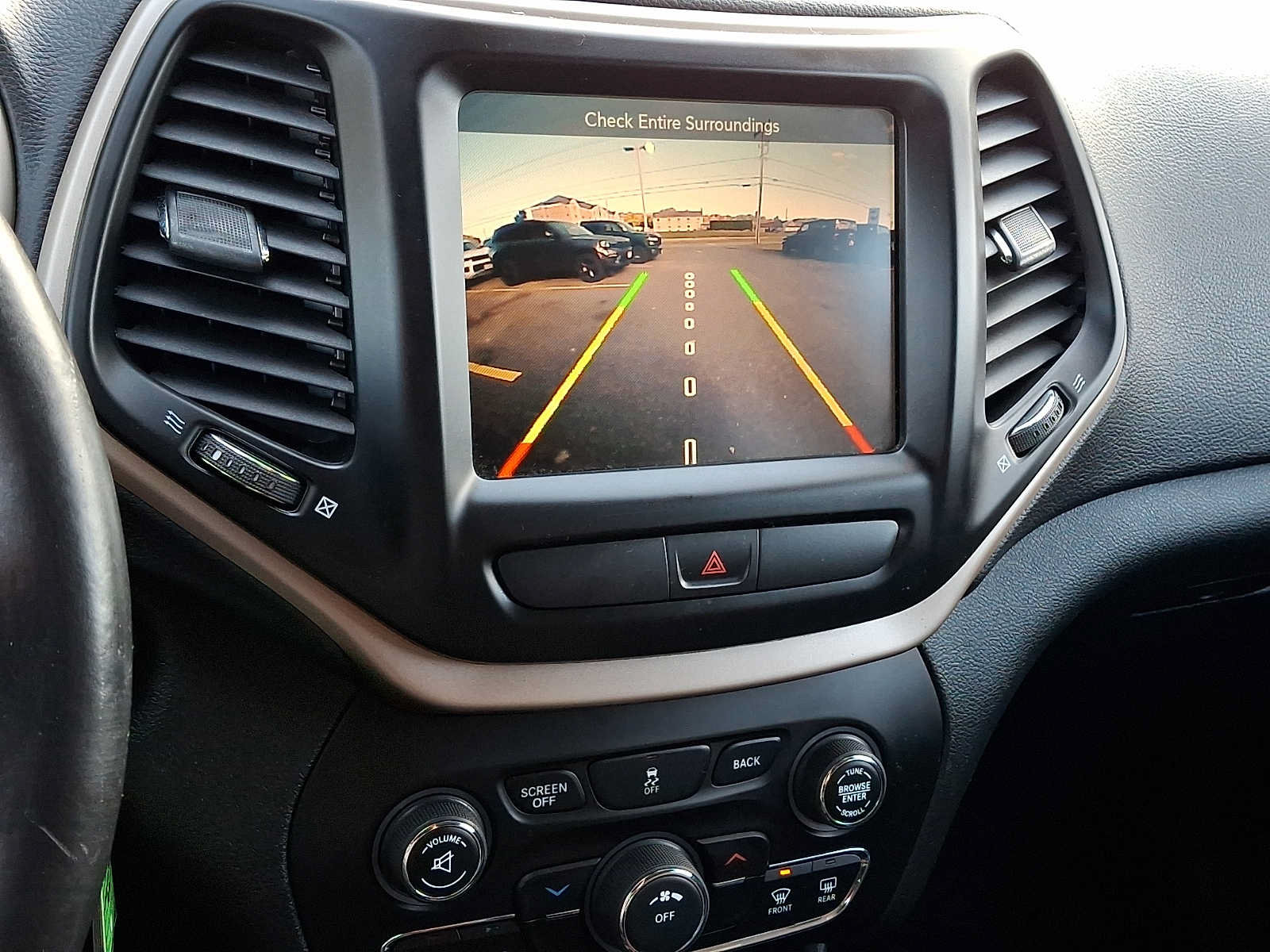 Used 2016 Jeep Cherokee Latitude AWD/4WD image 18