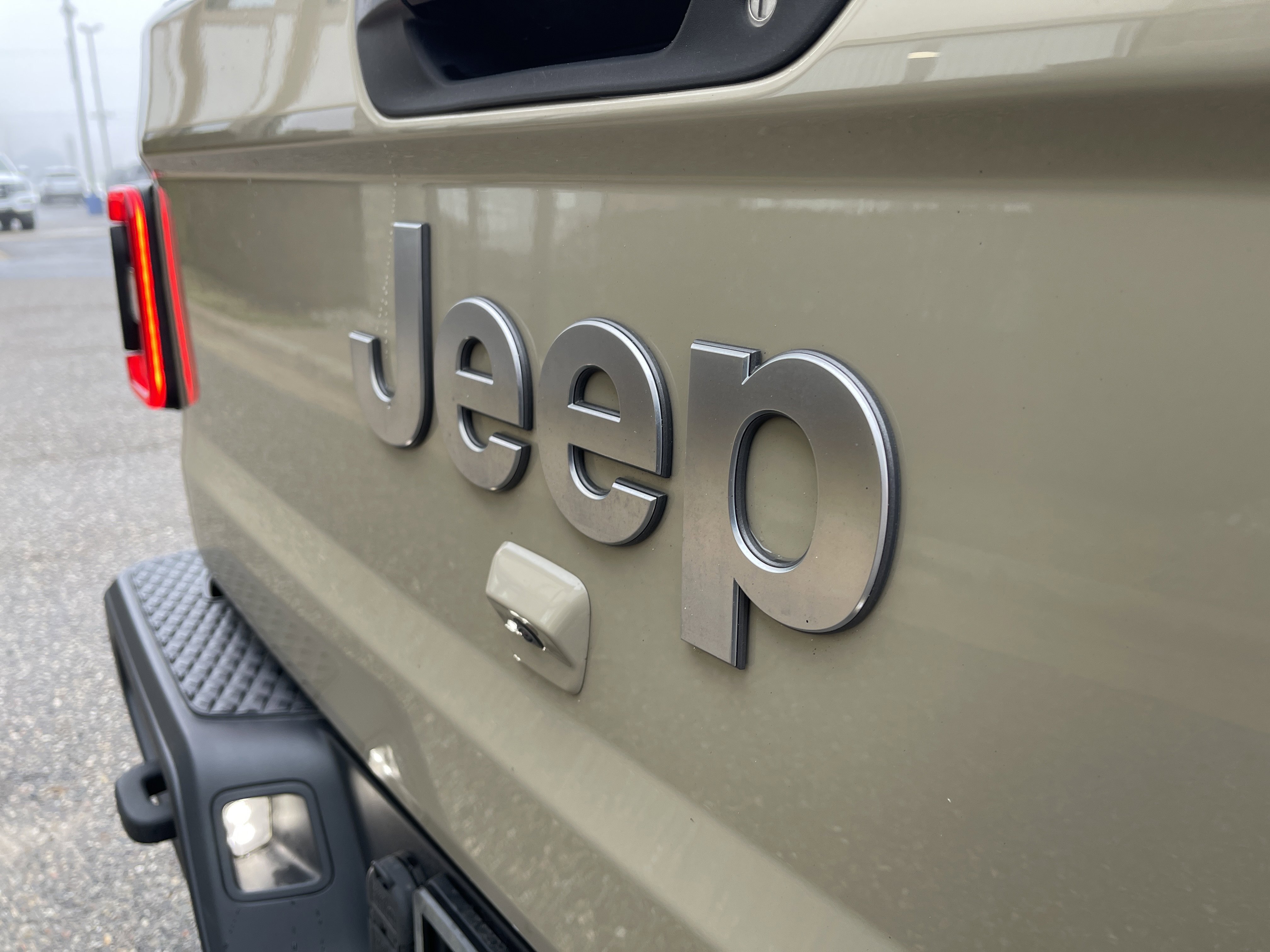 Used 2020 Jeep Gladiator Overland image 27