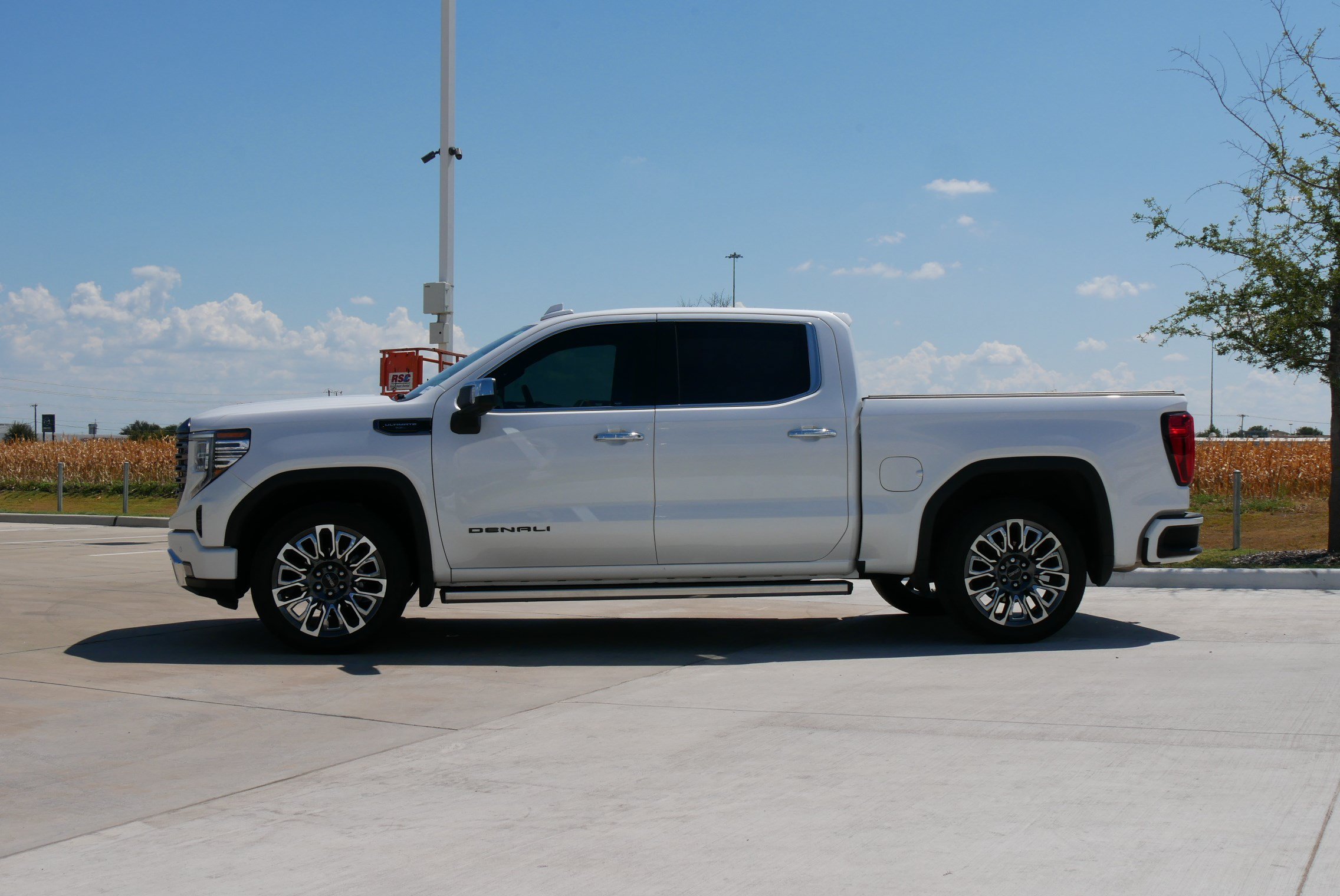 Used 2023 GMC Sierra 1500 Denali Ultimate AWD/4WD image 6