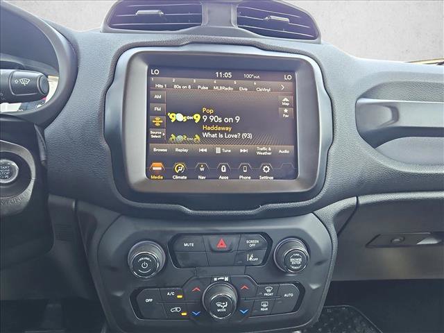 Used 2023 Jeep Renegade Latitude AWD/4WD image 15
