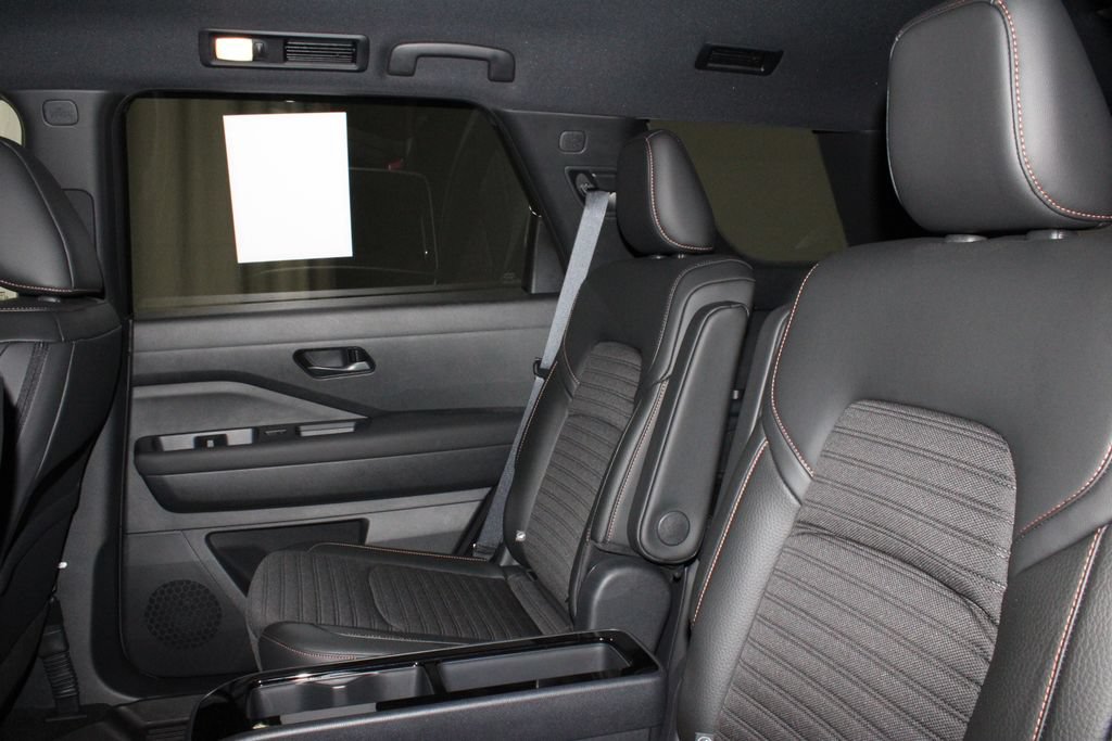 Used 2025 Nissan Pathfinder Rock Creek AWD/4WD image 22