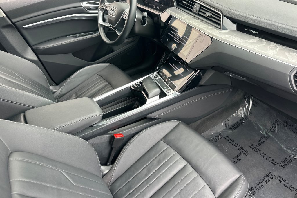 Used 2022 Audi e-tron Premium AWD/4WD image 18