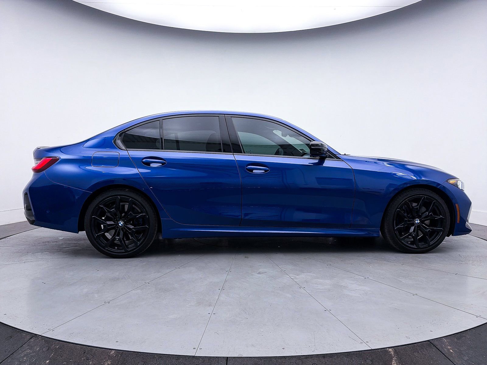 Used 2025 BMW 330i Sedan w/ M Sport Package image 40