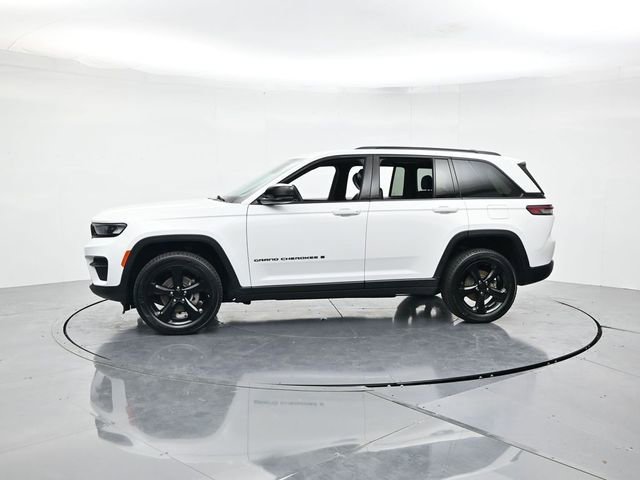 Used 2023 Jeep Grand Cherokee Altitude image 6
