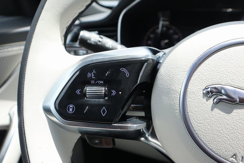 New 2025 Jaguar F-PACE R-Dynamic S image 17