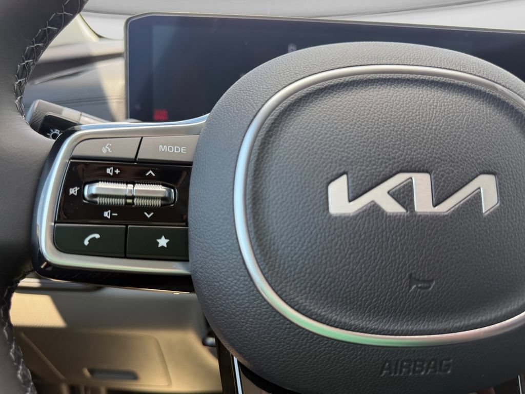 New 2026 Kia Carnival EX FWD image 25