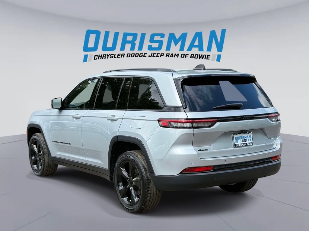 Used 2023 Jeep Grand Cherokee Altitude AWD/4WD image 4