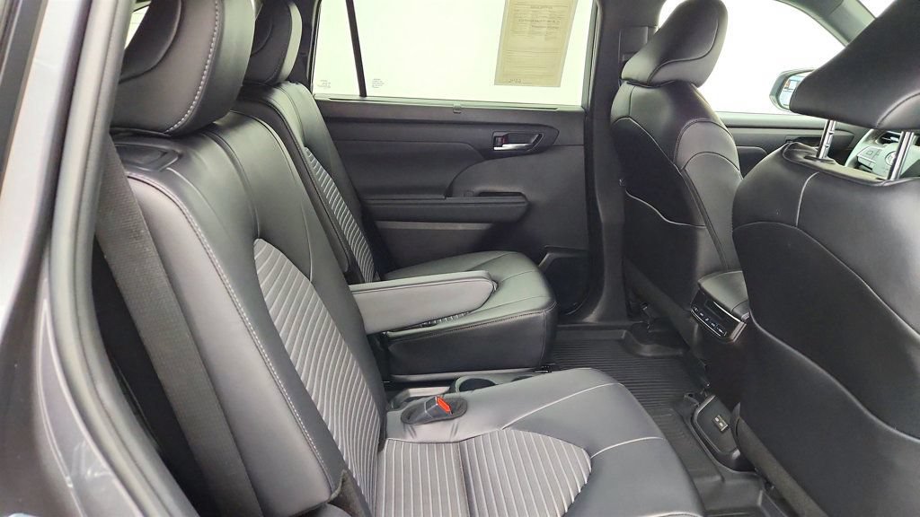 Used 2024 Toyota Highlander XSE AWD/4WD image 23