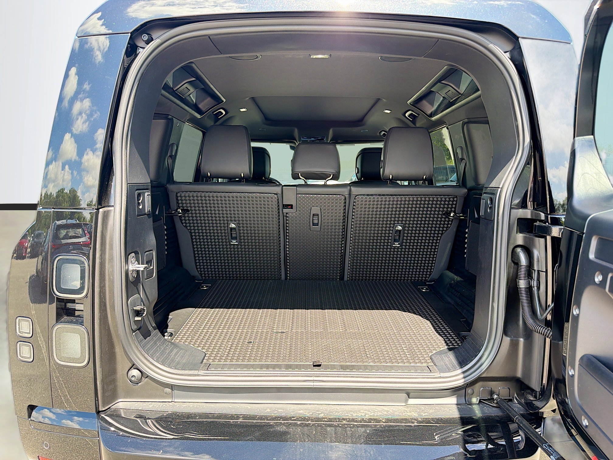 New 2026 Land Rover Defender 110 X-Dynamic SE AWD/4WD image 12