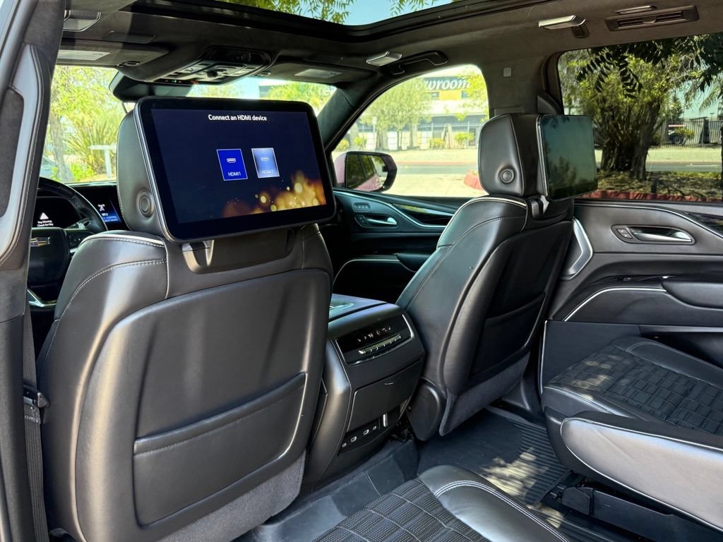Used 2024 Cadillac Escalade ESV V w/ LPO, ONYX Package AWD/4WD image 30