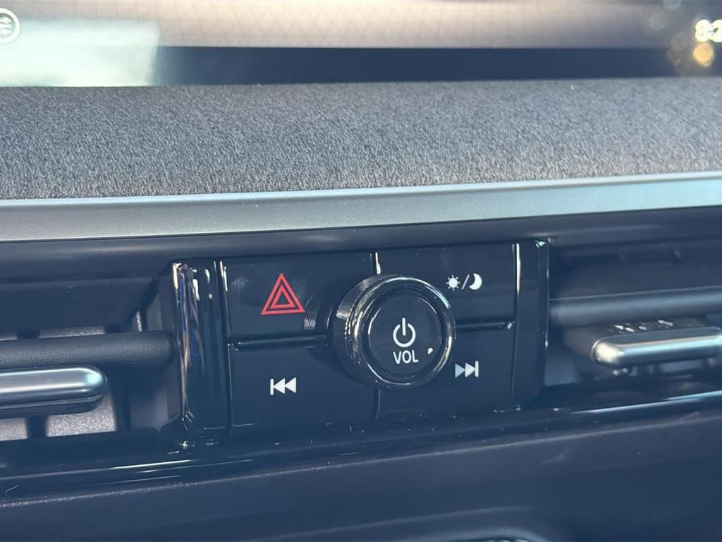 New 2026 Nissan Kicks SV image 25