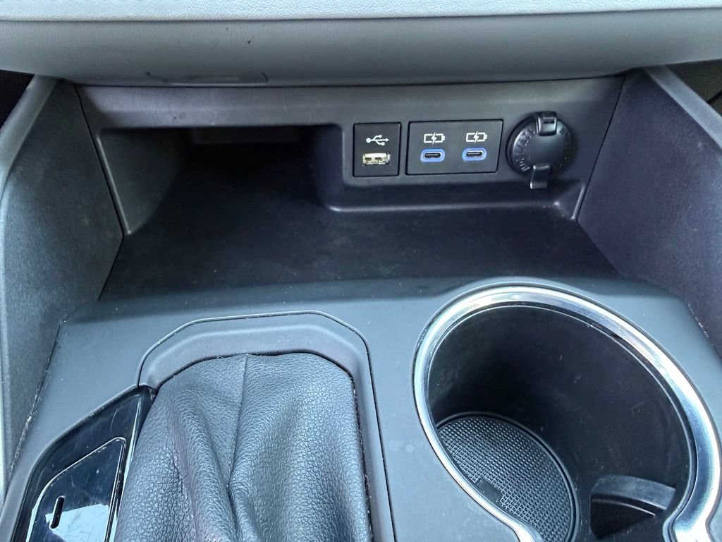 Used 2022 Toyota Highlander XLE AWD/4WD image 25