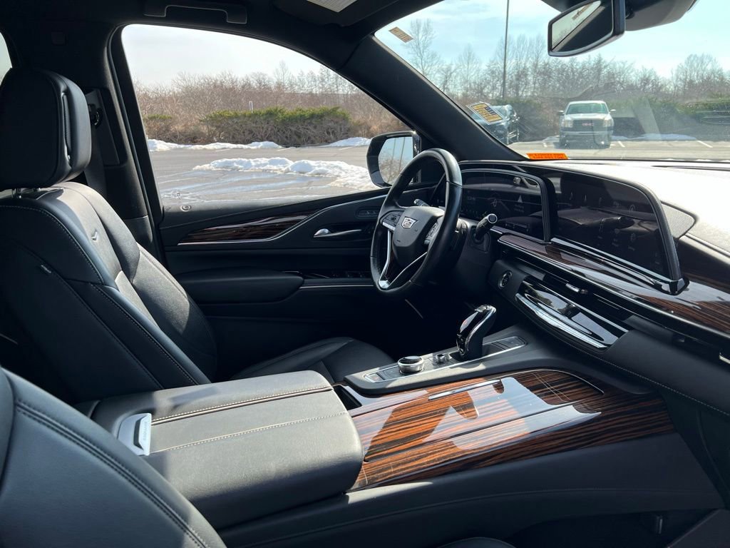 Used 2024 Cadillac Escalade ESV Luxury image 8
