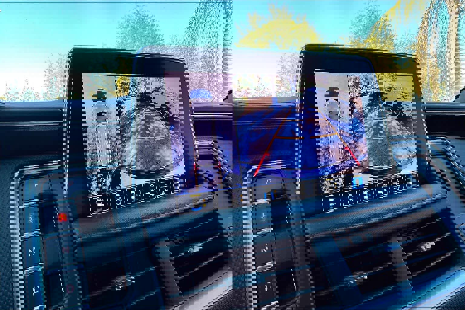 Used 2021 Chevrolet Suburban RST w/ Luxury Package image 25