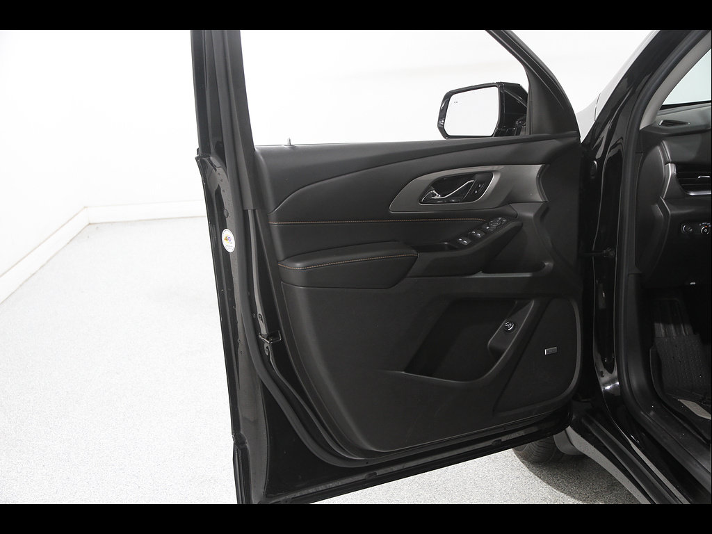 Certified 2019 Chevrolet Traverse LT w/ LT Premium Package AWD/4WD image 4