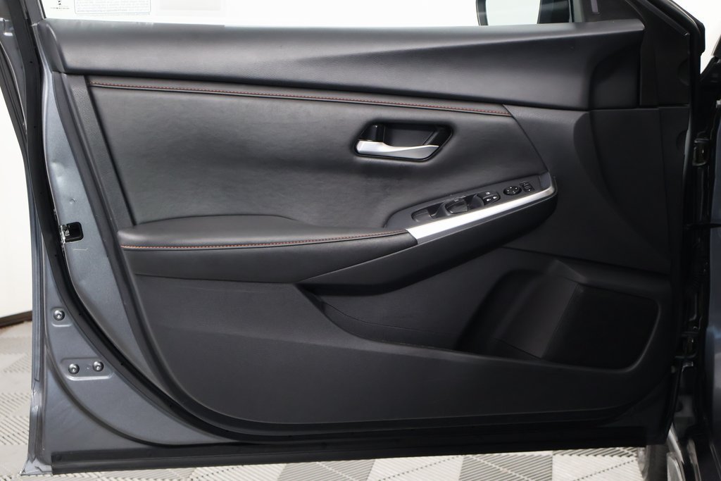 Used 2025 Nissan Sentra SR FWD image 12