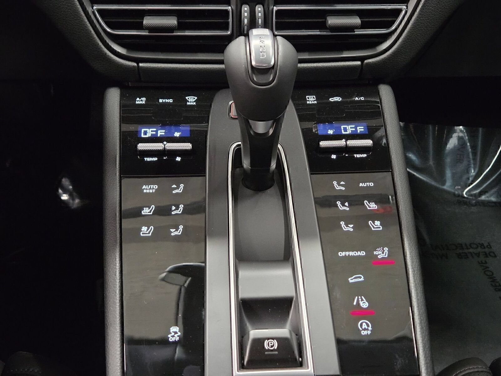 Certified 2026 Porsche Macan AWD/4WD image 22